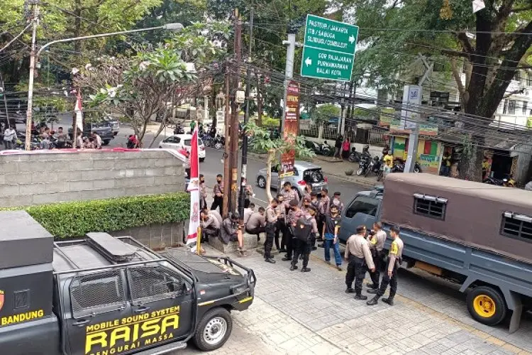 Siap Ndan! Polisi Jaga Graha Persib yang Bakal Jadi Sasaran Unjuk Rasa Bobotoh