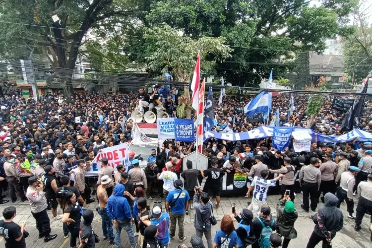 Sikap Kami: Lengserkan Robert Alberts, Persib Bisa Lebih Gawat Jika....
