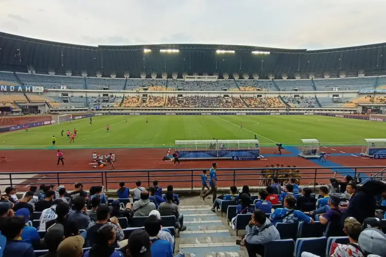 Persib Bandung vs PSIS di Stadion GBLA Sepi Penonton
