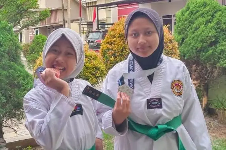 Sambut HUT ke-77 RI, Kakak Beradik Asal Soreang Sabet Medali pada Kejuaraan Taekwondo di Cimahi
