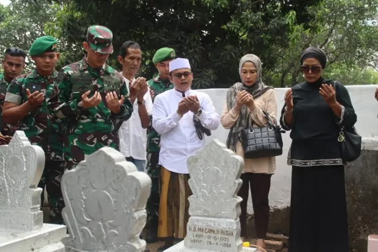 Sambut HUT ke-73, Yonif 315/Garuda Ziarah ke Pendiri dan Sunan Gunungjati