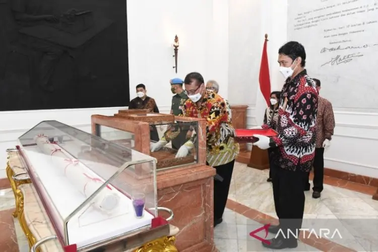 Naskah Asli Teks Proklamasi Bakal Disandingkan dengan Bendera Pusaka
