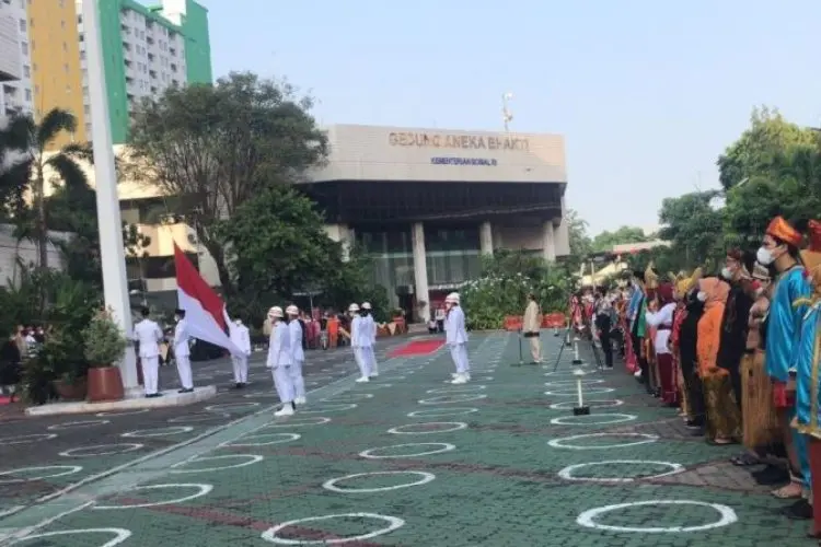 Mulai Peragaan Baju Daerah Hingga Perlombaan, Meriahkan HUT RI ke-77 di Kemensos