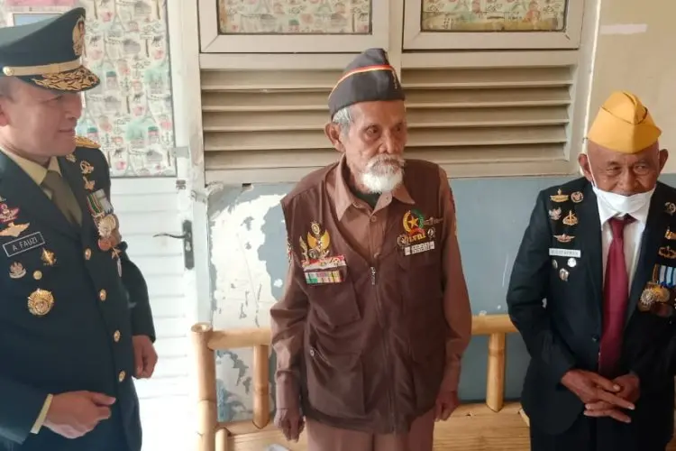 Jenderal TNI Ini Sambangi Kediaman Veteran di Bandung