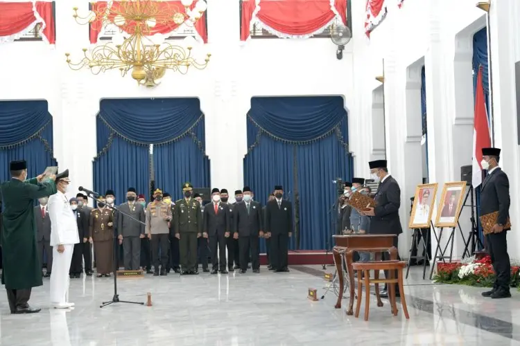 Ridwan Kamil Lantik Ngatiyana sebagai Wali Kota Cimahi Definitif Sisa Masa Jabatan 2017-2022 