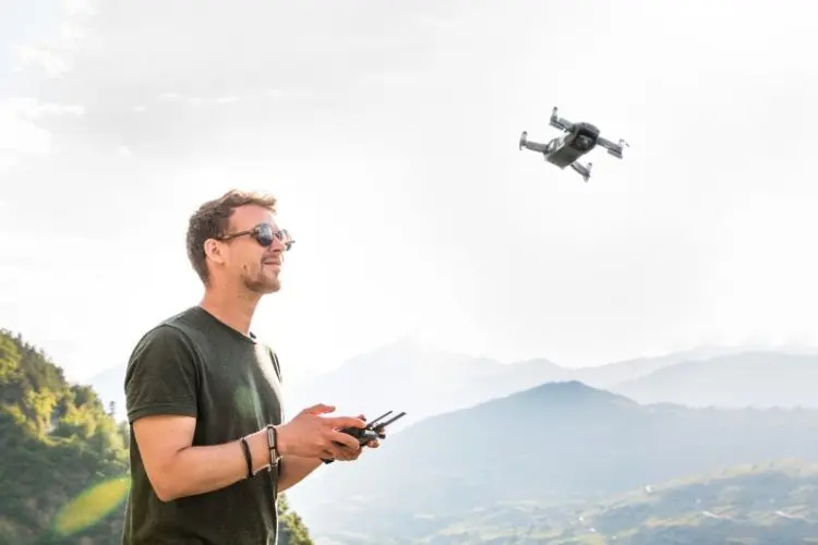 Mudah! Berkarir Menjadi Pilot Drone Profesional