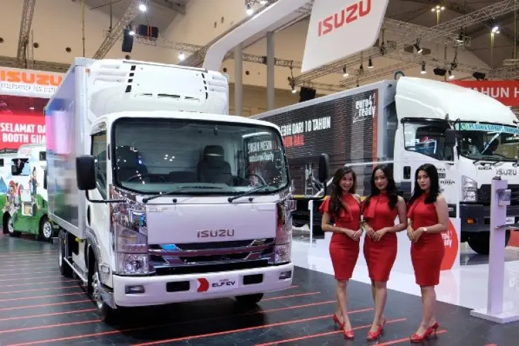 Isuzu Pamerkan Prototipe Kendaraan Komersil Berbasis Listrik Elf EV di GIIAS 2022