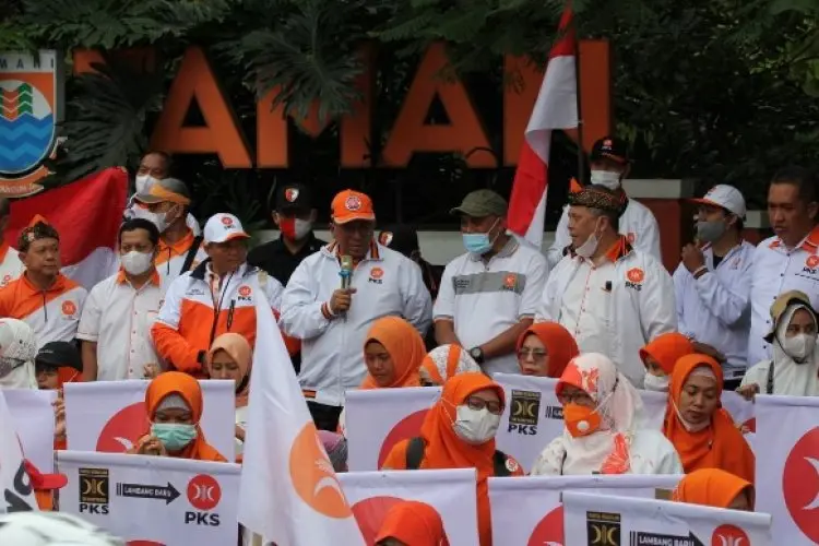 Perkenalkan Lambang Baru, PKS Gelar Flashmob di Alun-alun Kota Cimahi