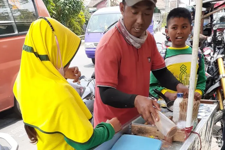 Wabup Helmi Minta Sekolah Melarang Siswa Jajan di Pinggir Jalan Biar Gak Ketabrak Mobil