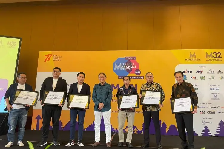 Dirut bank bjb Terima Penghargaan Industry Marketing Champion 2022 dari MarkPlus
