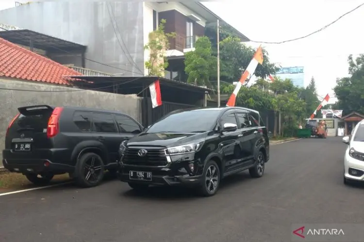 Mobil Keluar dari Rumah Pribadi Ferdy Sambo Jelang Pemeriksaan Putri