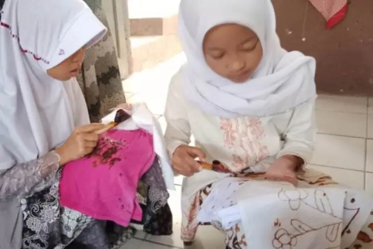 Kenalkan Seni Budaya Daerah, SDN 1 Cintakarya Samarang Garut Gelar Lomba Membatik