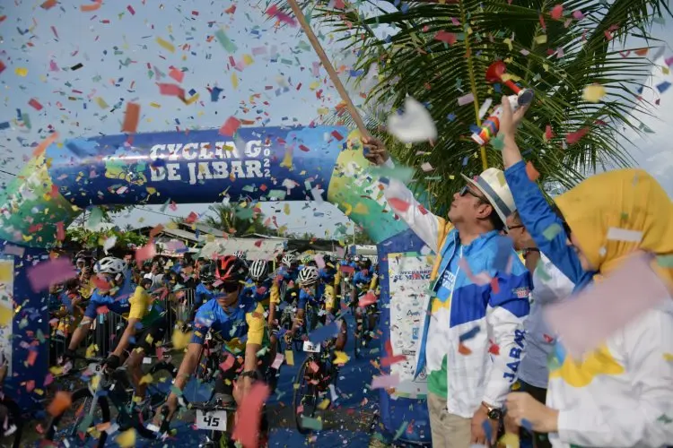 Lepas 100 Pesepeda, Ridwan Kamil: Komitmen Pemdaprov Jabar Pulihkan Ekonomi Pascapandemi 