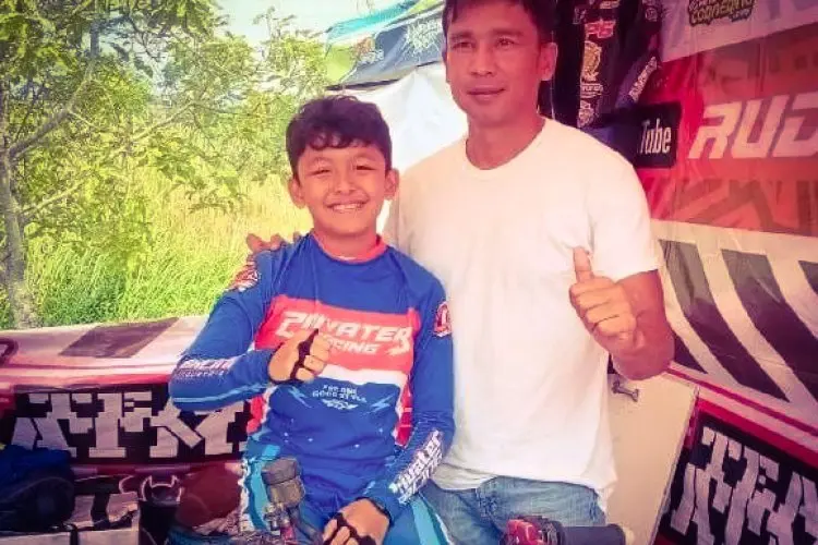 Juna Oktavian, Pembalap Cilik Asal Bandung Raih Podium Pertama di Ajang Bupati Bandung Road Race Championship 2022