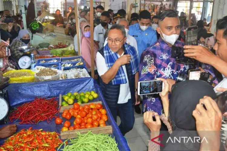 Mendag Borong Bahan Pokok di Pasar Merdeka Samarinda