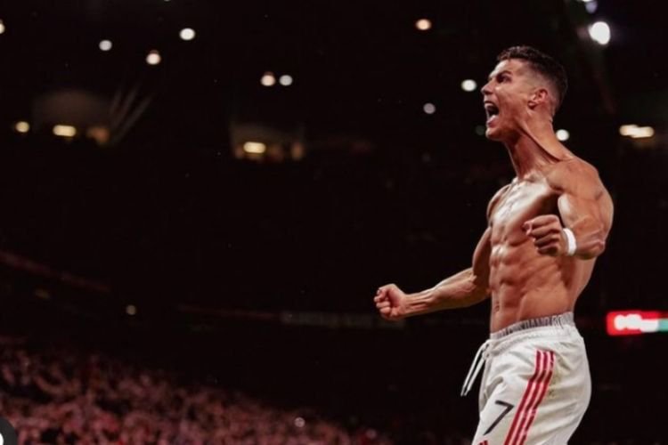 Cristiano Ronaldo Kembali Menjadi Pahlawan Manchester United