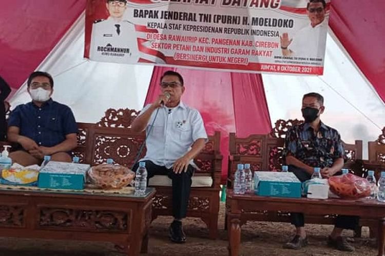 Kepada Moeldoko, Petani Garam di Kabupaten Cirebon Curhat Minta HET Diterapkan