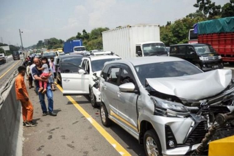 Kecelakaan Beruntun Tol Jakarta-Cikampek Libatkan 11 Mobil, Sembilan Mobil 'Kabur'