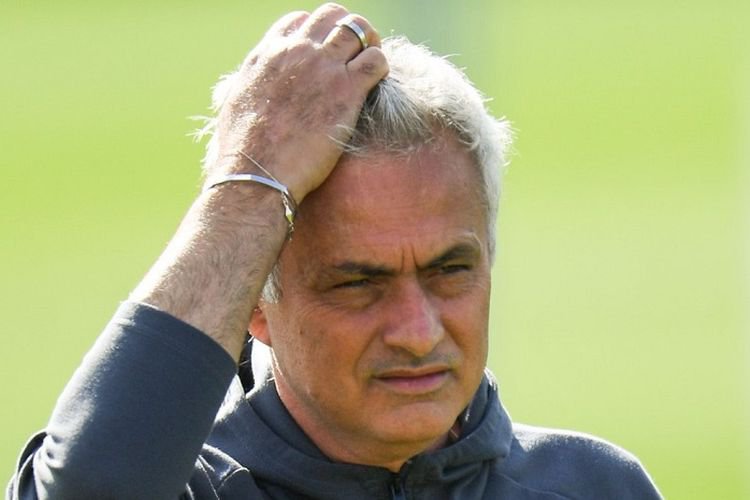 Mourinho Ogah Banyak Bicara Usai Roma Dibungkam Milan, Khawatir Dipecat...