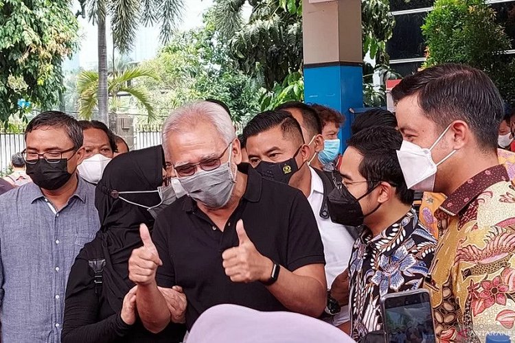 Iwan Fals Dampingi sang Istri Rosana Lapor ke Polda Metro Jaya, Dugaan Pencemaran Nama Baik