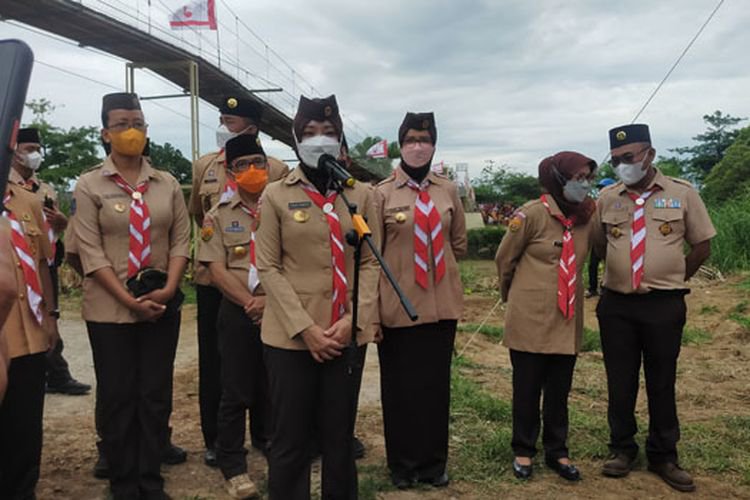 Kwarda Pramuka Jabar Bangun Jembatan Gantung Penghubung Jabar-Jateng di Cirebon