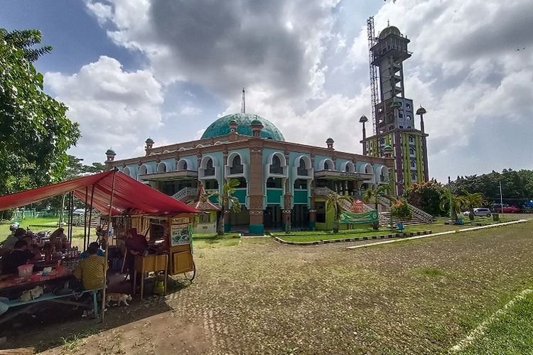 Malu-maluin Warga Kabupaten Cirebon, Masa Bangun Menara Masjid Agung Sumber Tak Beres-beres?