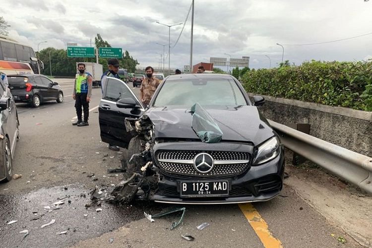 Polisi Bilang Lansia Pengemudi Mercedes Penerobos Lawan Arus Tol JORR Masuk dari Exit Toll, Memang Bisa?