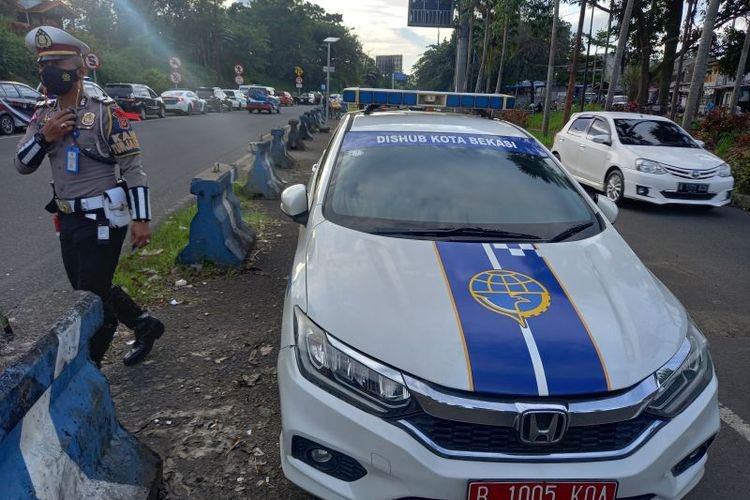 Melawan Arus dan Membahayakan, Mobil Dishub Kota Bekasi Ditilang Sat Lantas Polres Bogor