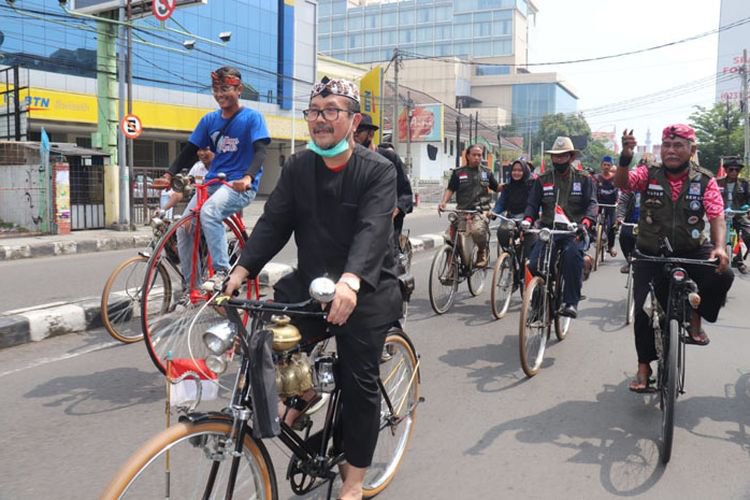 Sepeda Ontel Diakui Dunia, Kosti Cirebon Majalengka Gowes Bareng Bupati Cirebon Imron