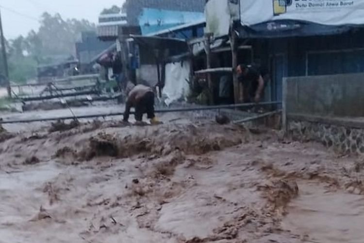 Banjir Rendam Puluhan Rumah Di Kampung Rancamanyar Pangalengan ...