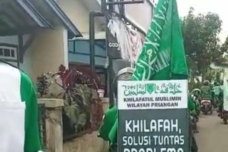 Viral Video Konvoi Iring Iringan Bermotor Dengan Poster Khilafah Melintas Di Kbb Begini