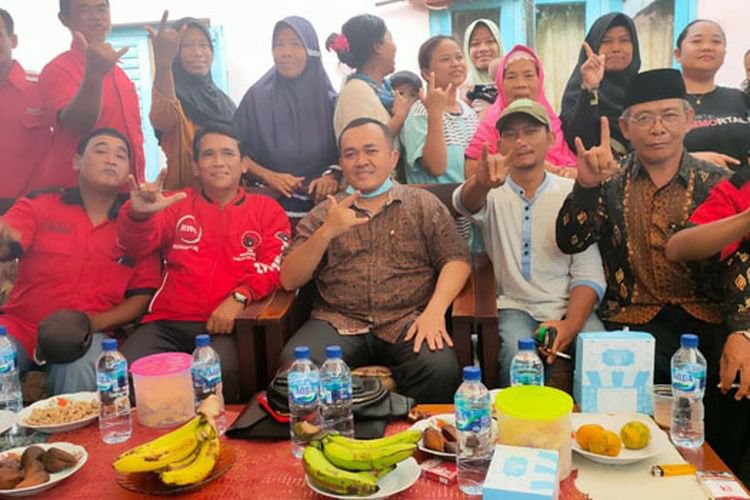 Petani di Cirebon Keluhkan Kelangkaan Pupuk Subsidi