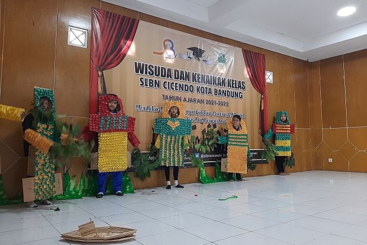 Meriahkan Wisuda, 11 Siswa-Siswi SDLB Cicendo Kota Bandung Ikuti Drama Legenda Sangkuriang