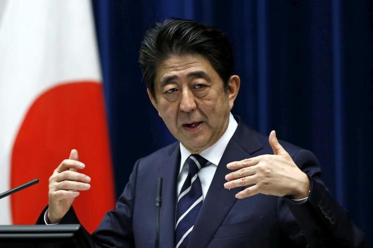 Penduduk Jepang Beri Penghormatan Terakhir untuk Shinzo Abe
