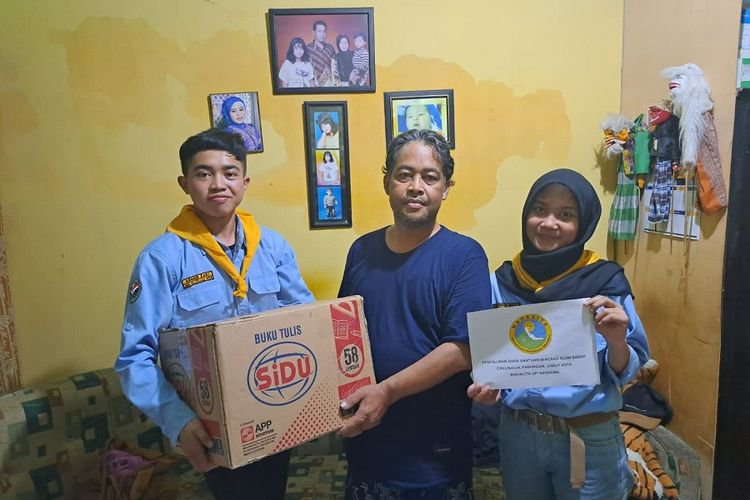 UKM Mahacita UPI Salurkan Bantuan Peralatan Sekolah terhadap Korban Bencana Banjir Kabupaten Garut  