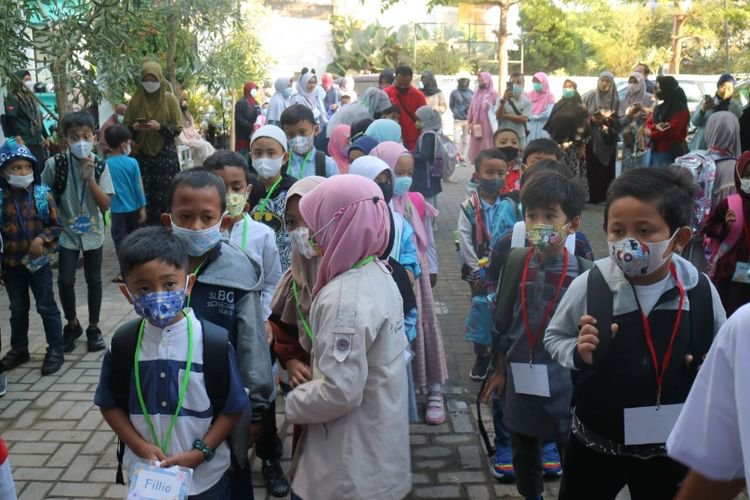 Terkait Covid-19, Guru SD Juara Bandung Imbau Pelajar yang Flu dan Batuk Libur Sementara