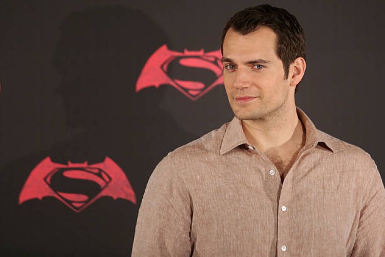 Henry Cavill Ternyata Tolak Tawaran Warner Bros untuk Jadi Superman Kembali