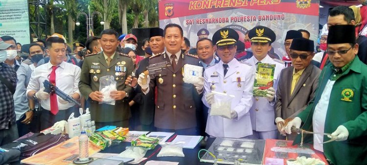 Kado HUT RI, Polresta Bandung Ungkap Kasus Sabu Terbesar, Tersangka Pimpinan Geng Motor Rancaekek, Barbuk 3 Kg
