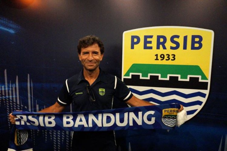 FOTO: Persib Bandung Merekrut Luis Milla