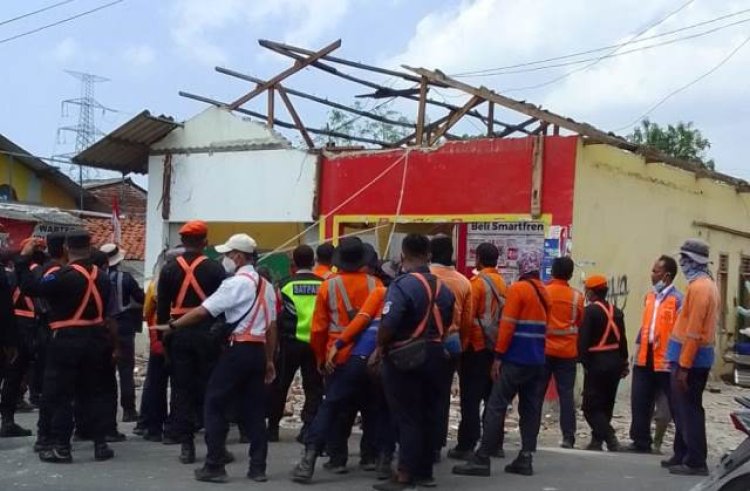 Daop 3 Cirebon Tertibkan Aset PT KAI di Desa Kanci Kulon