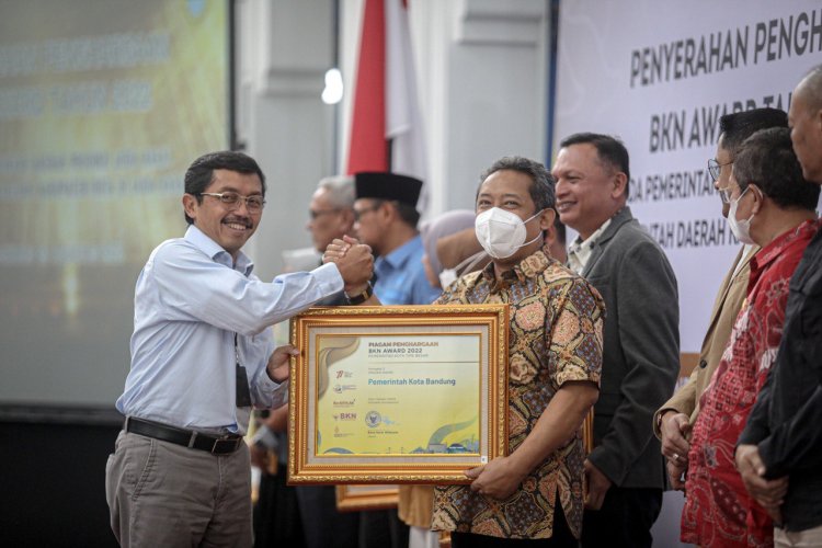 Pemkot Bandung Sabet BKN Award Penilaian Kompetensi untuk Kategori Pemerintah Kota Tipe Besar