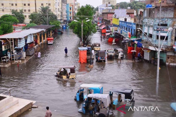 China Bantu Korban Banjir Bandang di Pakistan