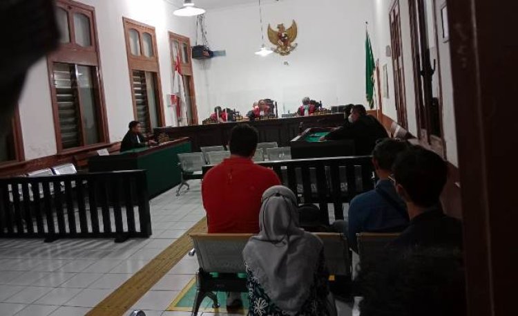 Dengan Pertimbangan Kemanusiaan, Iwan Santoso yang Sempat Disidangkan Terbaring Sakit Dinyatakan Bebas oleh Hakim PN Bandung