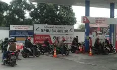 Bingung Gunakan Aplikasi MyPertamina untuk Beli BBM, Puluhan Warga Datangi SPBU di Batujajar KBB