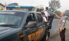Sopir Mogok Masal di Majelangka, Pelajar dan Pekerja Diangkut Mobil Polisi