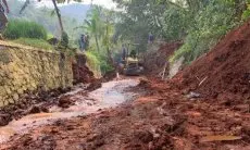 Diterjang Longsor, Jalan Penghubung Cipeundeuy-Cikalongwetan KBB Lumpuh Total