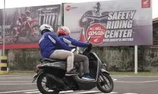 Inilah Tips Berboncengan Sepeda Motor yang Aman dan Nyaman