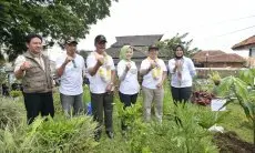 Atalia Ajak Masyarakat Tanam Pohon di Lahan Kritis