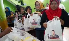 Pulihkan Ekonomi Masyarakat Sumedang, Sahabat Sandi Uno Bagikan Kupon Sembako Murah Dan Lakukan Aksi Bersih-bersih Masjid