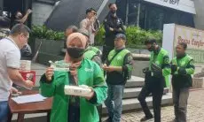 Pengemudi Ojek Online Semringah Dapatkan Seribu Voucher BBM dari Kafe Cabin Bogor